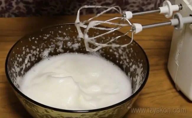 'А теперь готовим безе для торта