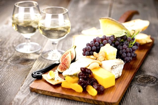 Чем лучше закусывать шампанское