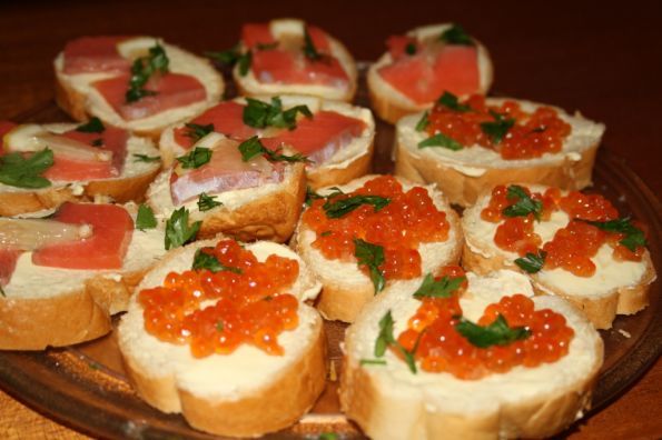 Что подать к шампанскому (игристому вину): правильные закуски