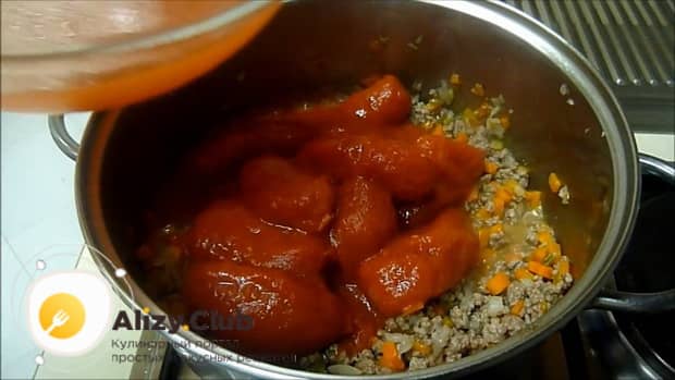 Для приготовления соуса болоньезе на зиму, добавьте помидоры