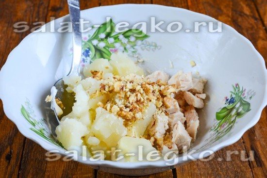 Добавить измельченные орехи