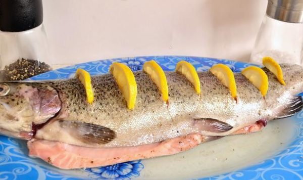 добавить лимон