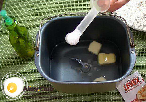 Добавьте 3,5 чайные ложки соли