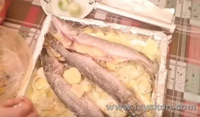 Это еще один хороший способ, как можно приготовить щуку в духовке целиком.