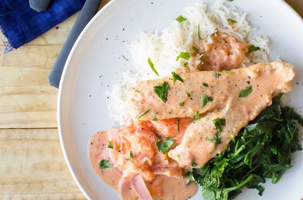 Форель в сливочном соусе на сковороде. Рецепт с фото