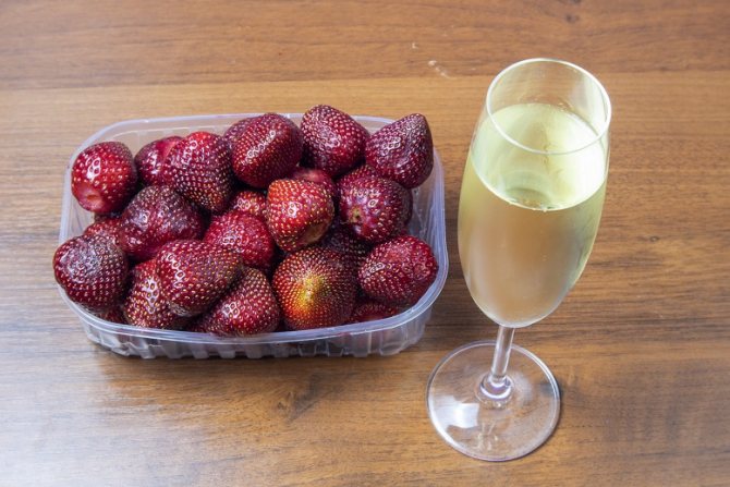 фото шампанского с клубникой