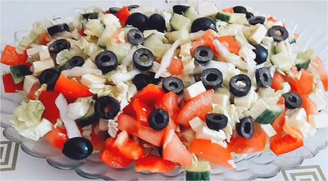 готовый греческий салат с пекинской капустой