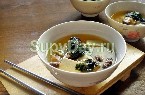 Грибной суп с мясом и грибами шиитаке