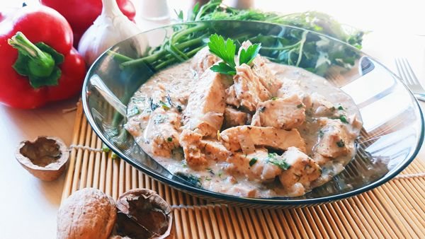 Грузинские блюда из курицы. Рецепты с орехами, сливками, картошкой, чесноком, в мультиварке, казане, на сковороде