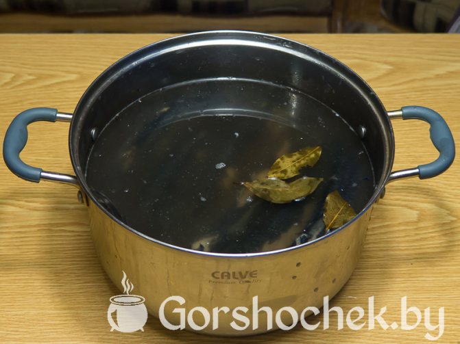 Как засолить селёдку в домашних условиях когда рассол остыл, заливаем им селёдку