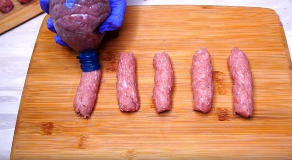 Колбаски из фарша на сковороде из бутылки, в духовке в фольге, пищевой пленке, сушилке, дегитраторе