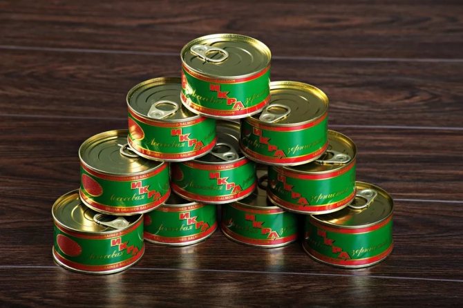 красная икра в банке