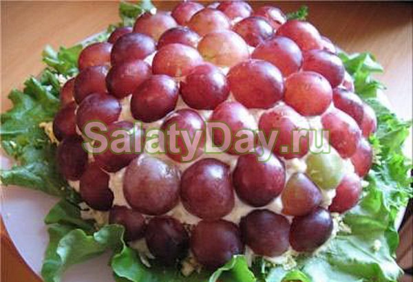 Ленивый салат Тиффани с красным виноградом