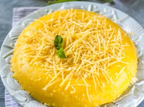 Мамалыга. Рецепт из кукурузной крупы, муки по-молдавски, абхазски, грузински в мультиварке, горшочке, с сыром, брынзой, сулугуни