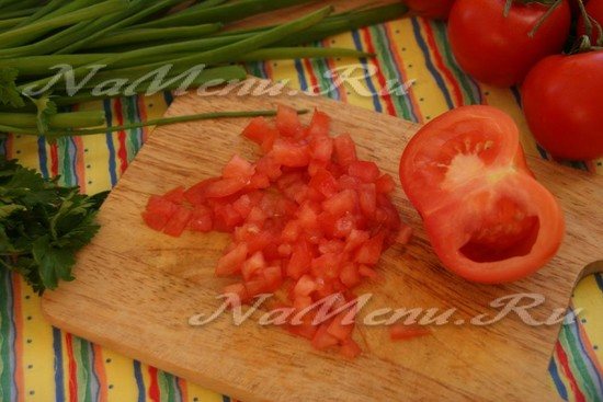 Нарезать помидор