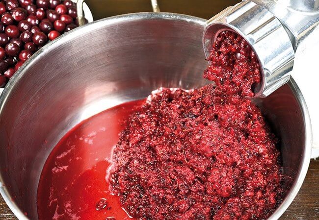 Настойка на клюкве с водкой и спиртом в домашних условиях: пошаговые рецепты