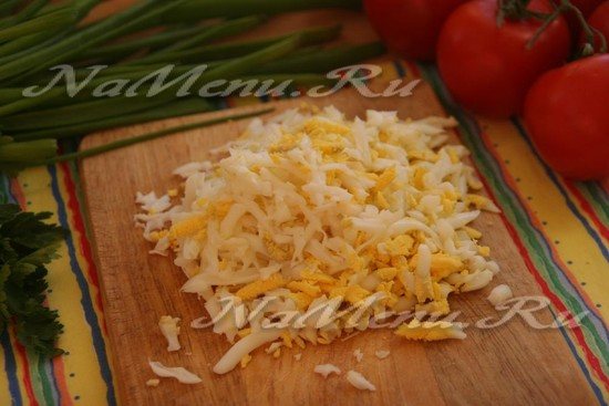 Натереть яйца