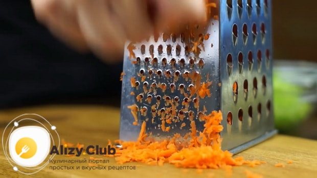 Перед тем как сделать соус болоньезе, натрите морковь