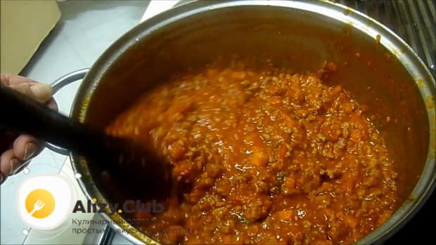 Простой рецепт приготовления соуса болоньезе с фаршем.
