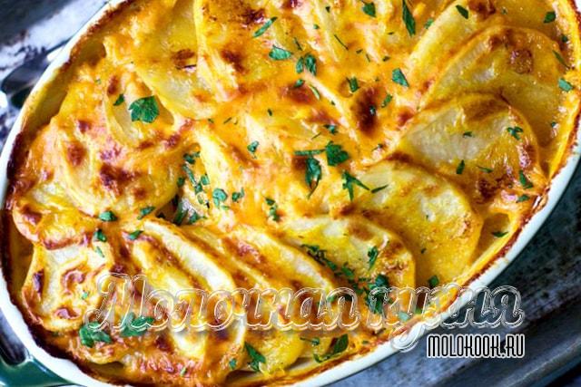 С чесноком, под сырной корочкой