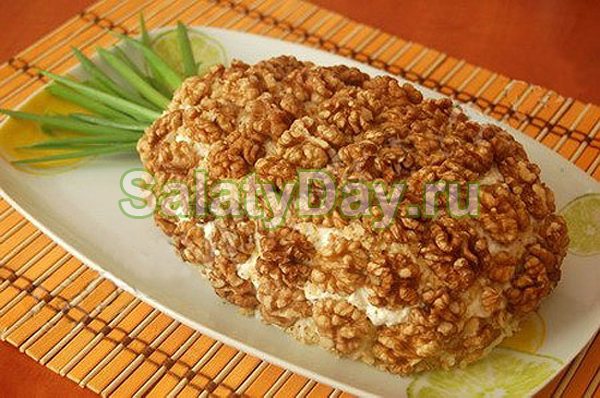 Салат «Ананас» с апельсинами и ветчиной