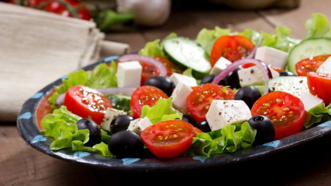 Салат греческий, рецепт классический с моцареллой