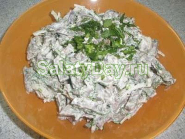 Салат из сердца - с листьями одуванчиков и грецкими орехами