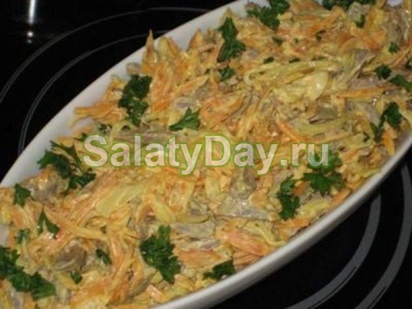 Салат из сердца – с яблоком и чесноком