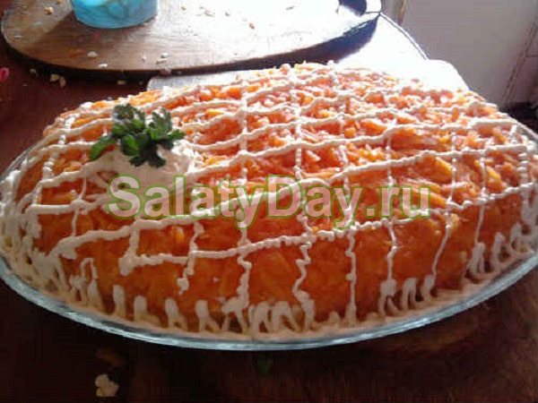 Салат Лисья шуба с грибами, корейской морковью и курицей