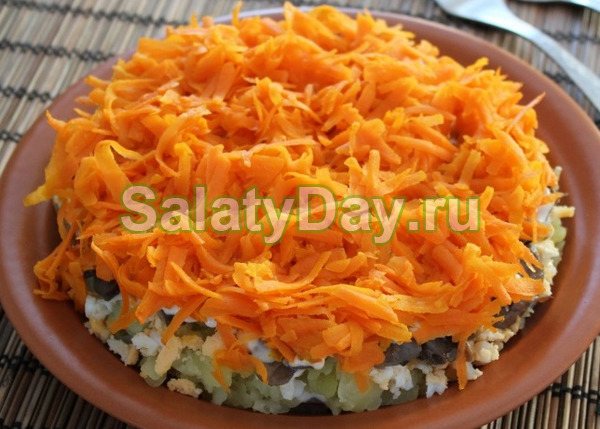 Салат лисья шуба с грибами