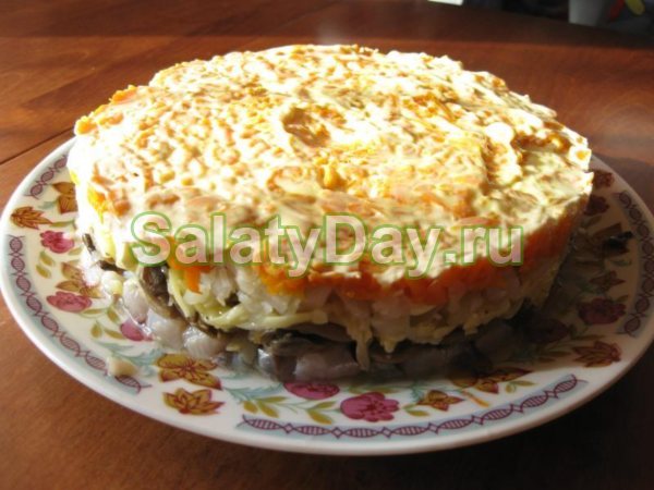 Салат лисья шуба с копчёным сыром