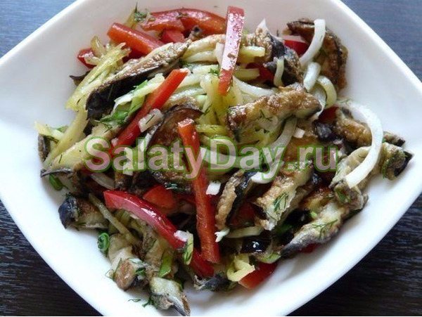 Салат с баклажанами и курицей