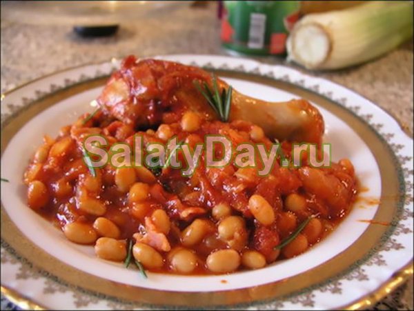 Салат с фасолью и зеленью на зиму