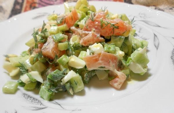 Салаты из семги слабосоленой. Рецепты с огурцом, яйцом, авокадо, картофелем, помидорами, сыром, креветками
