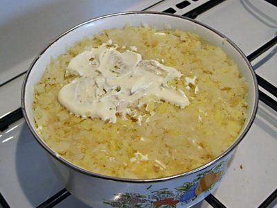 смазываем все слои майонезом