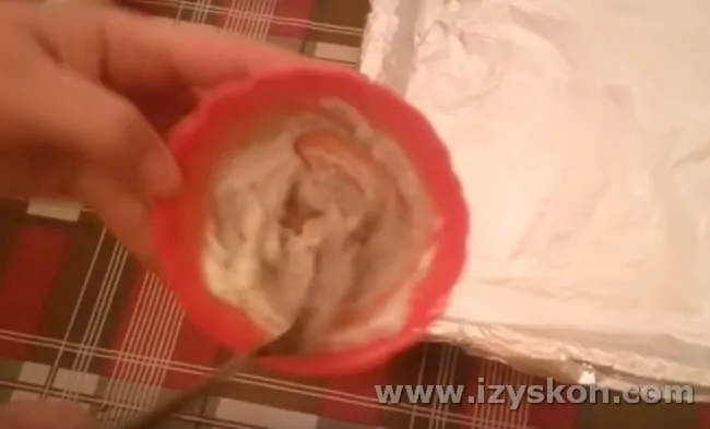 Смешиваем майонез с перцем.