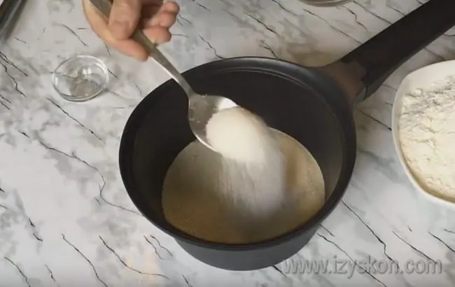 Сперва испечем пирог с маком из дрожжевого теста.