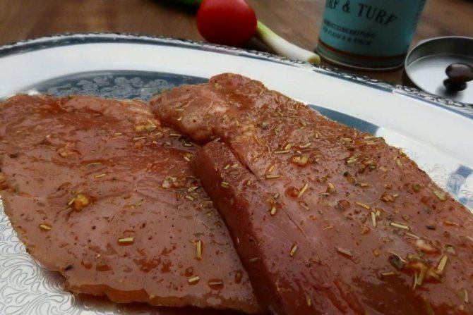 стейки из свинины в остром маринаде