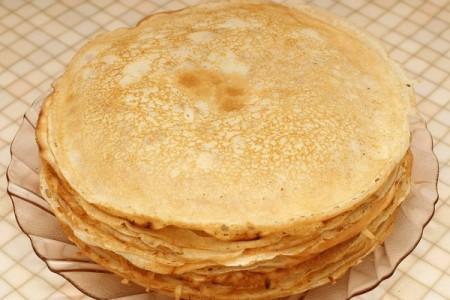 Тонкие блины на минералке на скорую руку - рецепт и фото