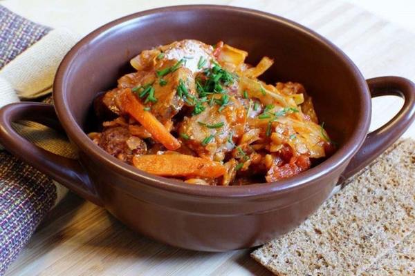 Тушеная капуста с колбасой — 7 рецептов приготовления