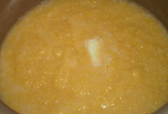 В самом конце процесса приготовления добавляем масло