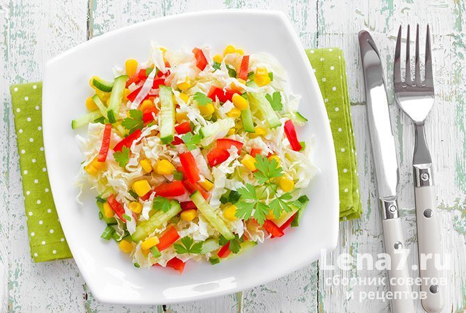 Весенний салат с пекинской капустой и кукурузой