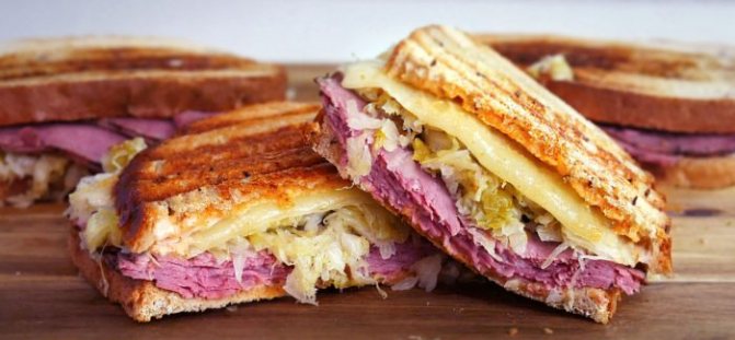 вкусные сэндвичи в дорогу с сыром и маринованым огурцом