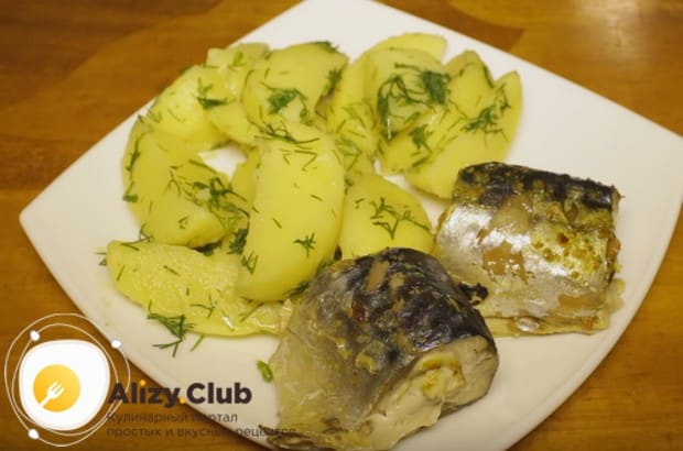 Во такая аппетитная у нас получилась скумбрия на пару в мульиварке.