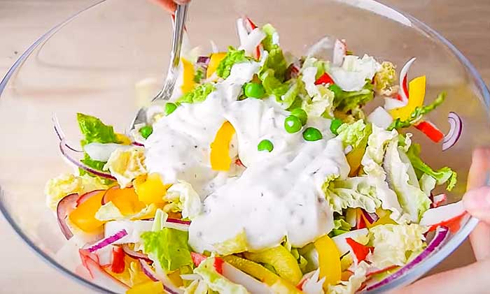 Заправить салат