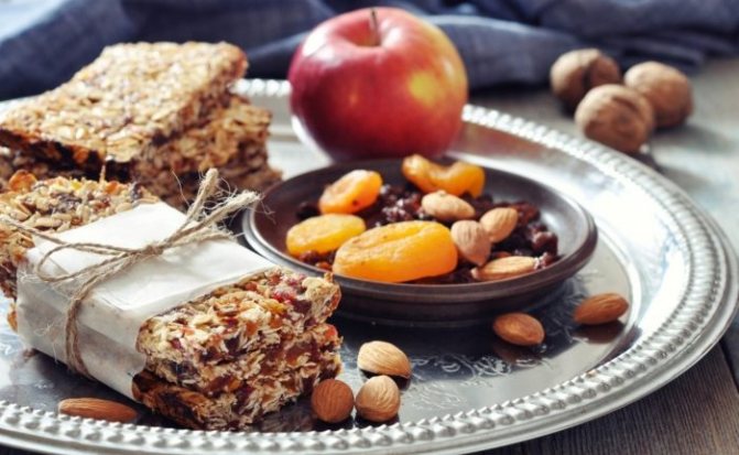 здоровые диетические продукты для сбора в сумку с едой в дорогу