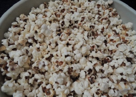 зерна кукурузы в мультиварочную емкость